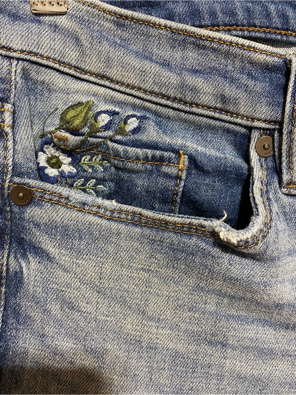 Blank NYC Floral Embroidered Skinny Jeans Boho Beachy Cottage Size 28 - Picture 7 of 15